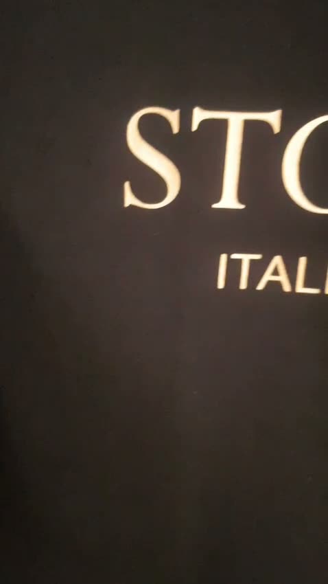 Bedruckte T-Shirts mit Logo für das Restaurant Stone und Fire, umgesetzt von twCREATIVO